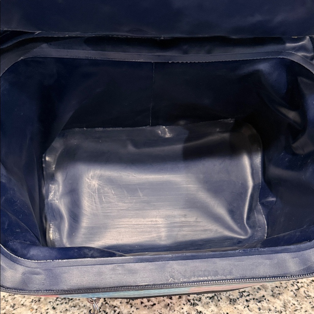 Vineyard Vines x Target Insulated Carry Cooler - Picture 4 of 4